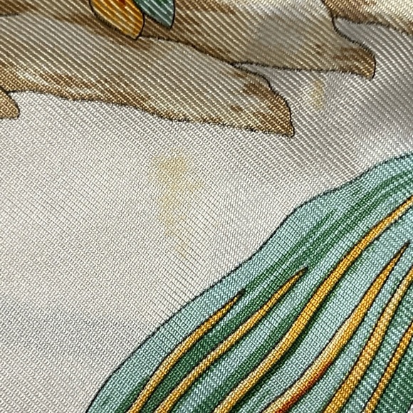 Salvatore Ferragamo Silk Scarf - excellent used condition - Picture 5 of 5